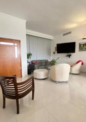 SPLENDID FAMILY HOUSE